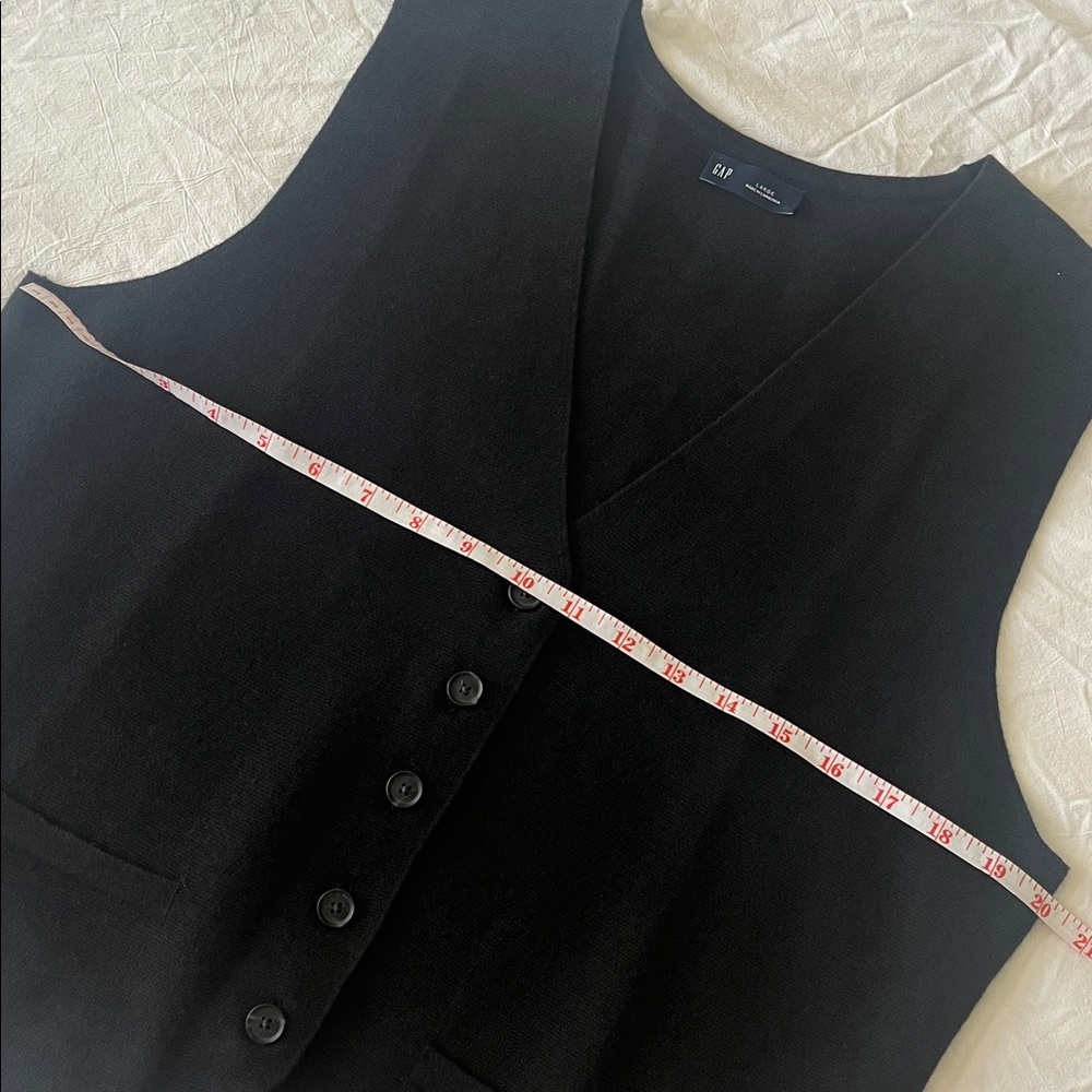 GAP Black CashSoft Knit Vest sz Lg. EUC worn twice - Picture 6 of 7